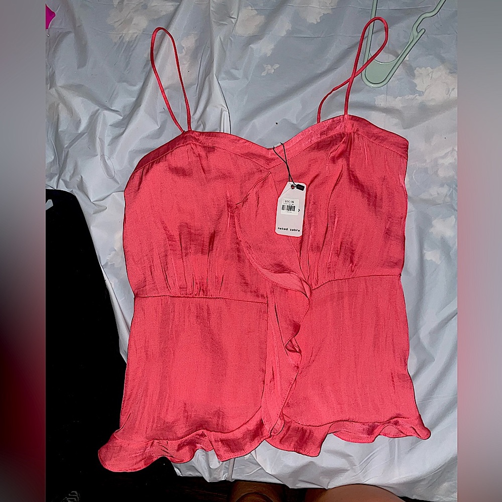 Corel top doesn’t fit my DDs! Too tight. Fits like a medium/large